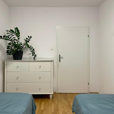 Apartament Przy Atrium Okolice Stacji Metra Rondo Onz Warschau Exterior foto